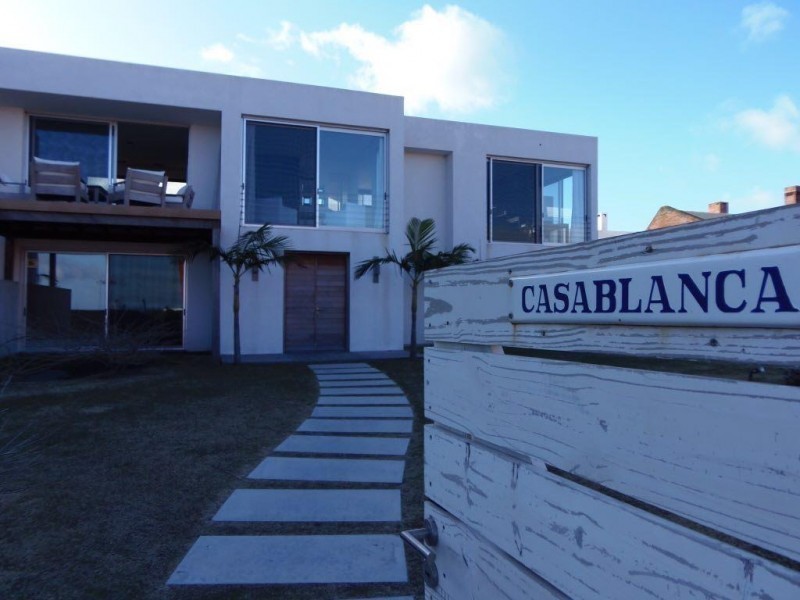 Casa en alquiler en Montoya a pasos del agua. La Barra